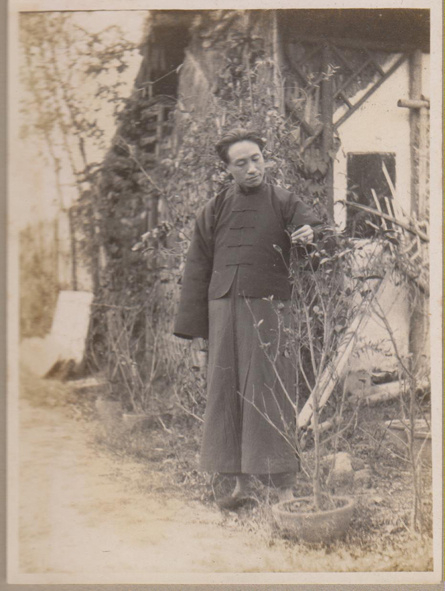 平襟亚在江湾小观园，丁夏提供