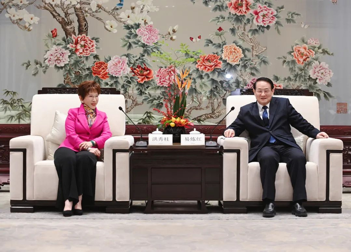 1月29日下午，省委书记易炼红在杭州会见了中国国民党前主席、中华青雁和平教育基金会董事长洪秀柱一行。