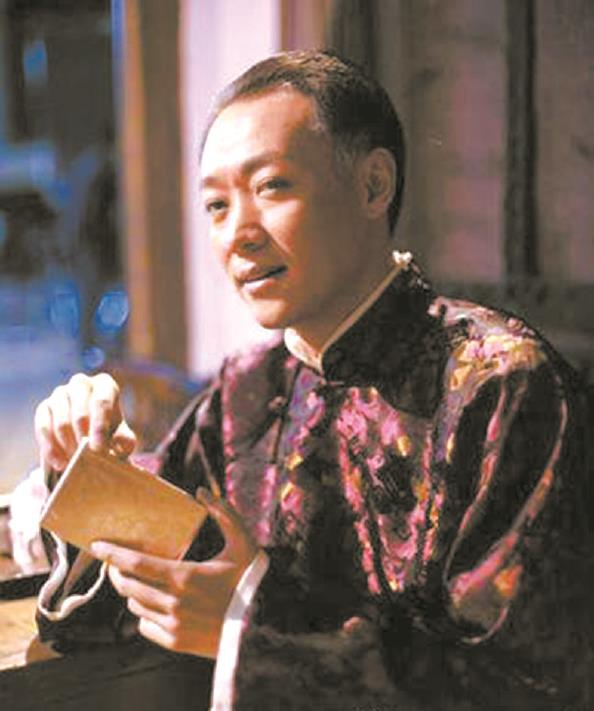             话剧《四世同堂》里饰汉奸          