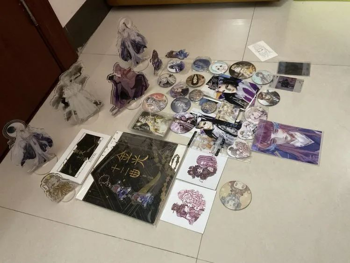 楔子家里的一部分周边产品。/受访者供图