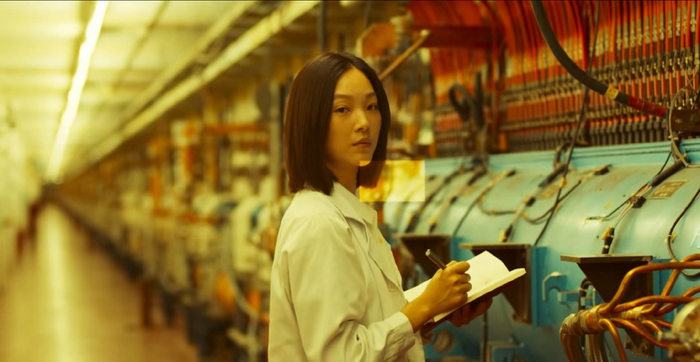 《三体》剧中，杨冬被拍照时，其身后正是北京正负电子对撞机的直线加速器。电视剧截图