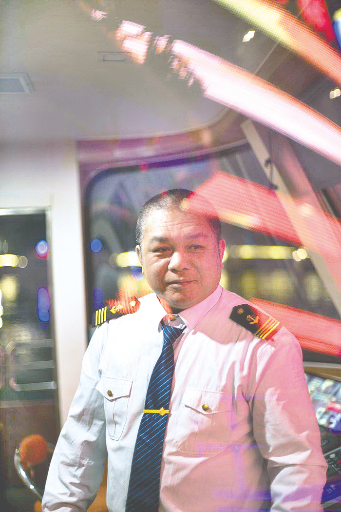     彭庆伦坚守岗位。（曾惠 摄）