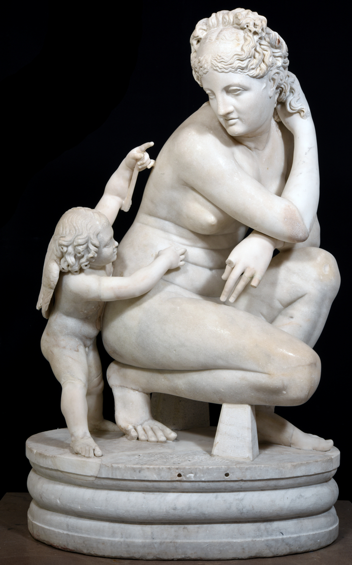 俯身的阿佛洛狄忒与厄洛斯，罗马，大理石，2世纪