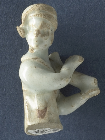 新加坡外来物品——中国戏台形青花瓷枕碎片：包着头巾的“外国人”（福康宁遗址出土）