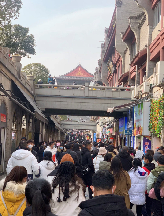 即使是白天也不少人。/@不吃苏菜