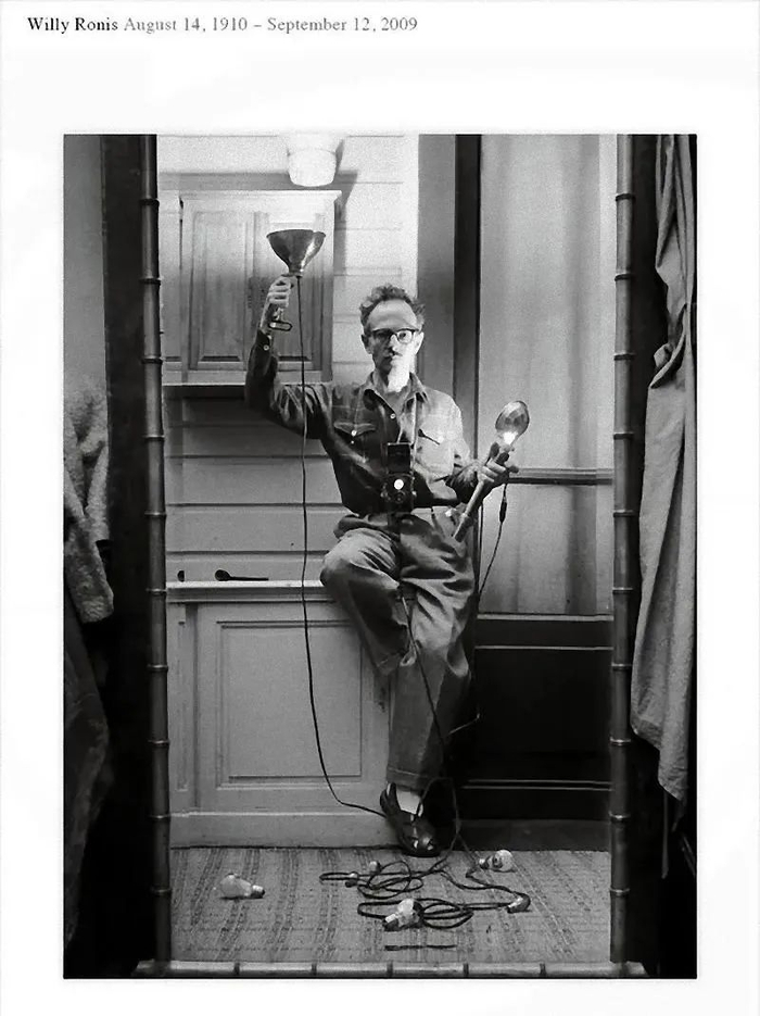 巴黎，罗尼自拍像