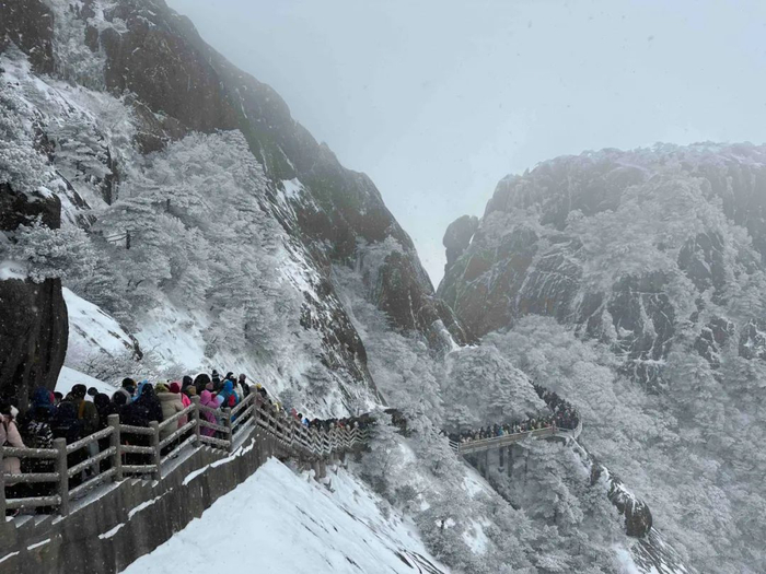 又饿又冻，差点交待在山上。/@anyway