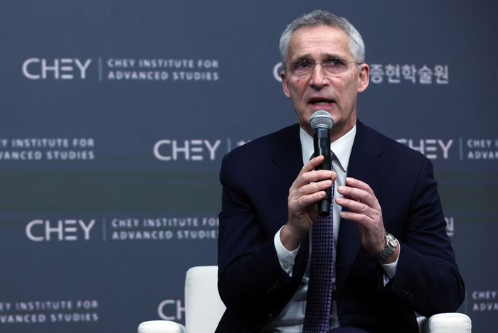 斯托尔滕贝格在首尔的一家研究机构讲话。图源：路透
