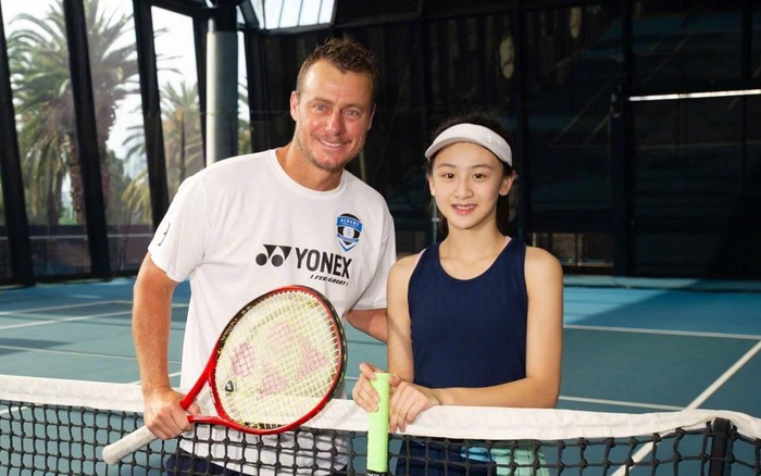 田雨橙曾接受ATP前世界第一休伊特（左）指导训练。  图/田亮微博