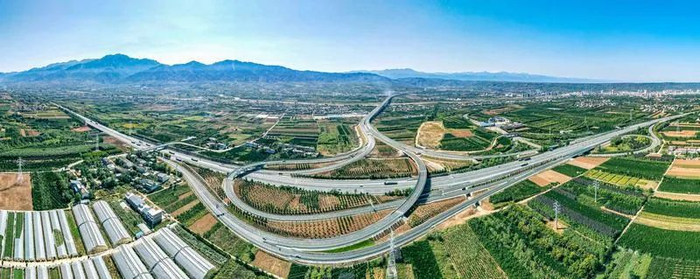 外环高速通过蓝田东枢纽立交与沪陕高速互通