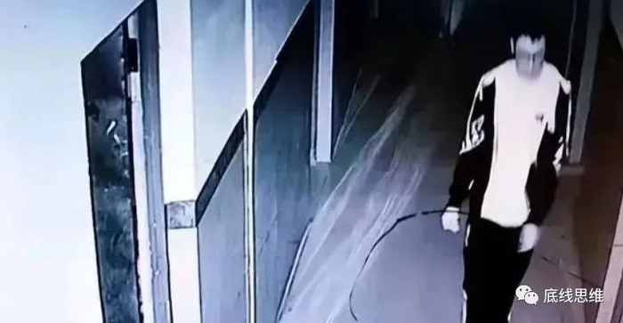 胡鑫宇生前的监控录像