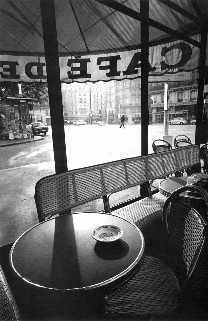 街头的咖啡酒吧，1975年，杰鲁普·西埃夫 摄