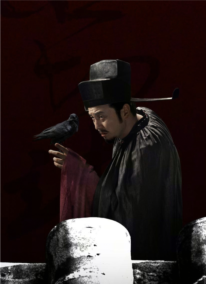 影片中由演员雷佳音扮演的秦桧