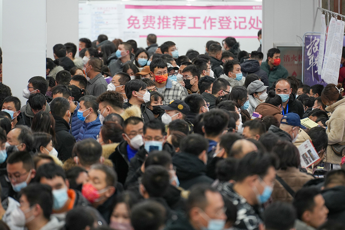 2023年1月29日，太原人才大市场举行招聘会，前来招聘的市民群众，摩肩擦踵。