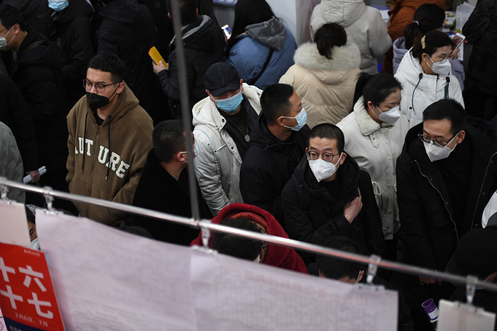 2023年1月29日，太原市，人才大市场举行节后首场招聘会，吸引近万人入场求职。