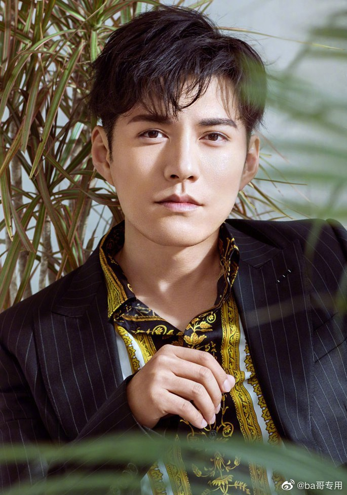 演员严屹宽再次把名字改为严宽……|严宽|严屹宽|名字_新浪新闻