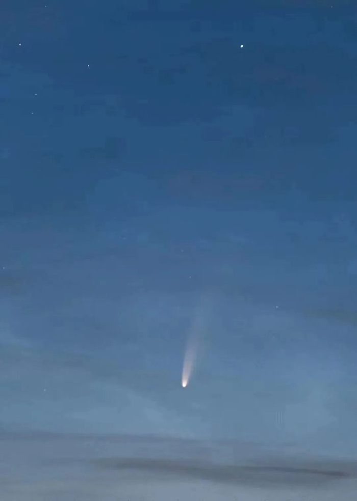 ▲2020年7月4日在大庄科长城拍摄到的新智彗星（图片来源：林先生供图）