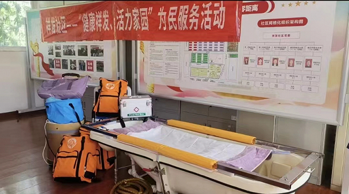 挨家挨户地推，受访者供图