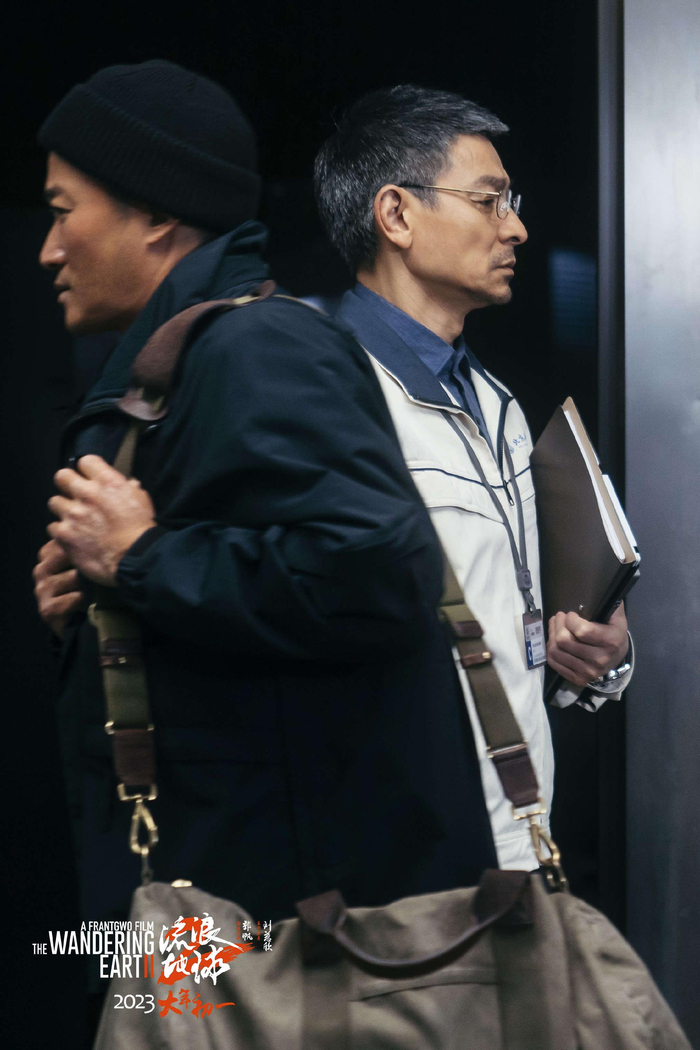 《流浪地球2》剧照，刘培强（吴京饰）、图恒宇（刘德华饰）