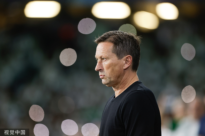 本菲卡主帅、前北京国安队主教练施密特。
