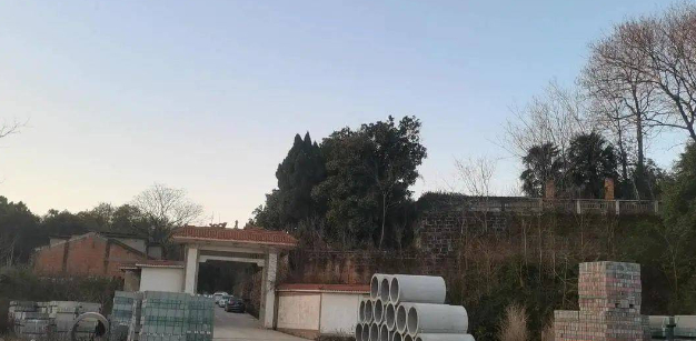 粮库大门。封面新闻 图