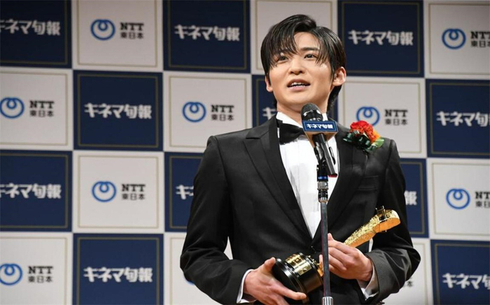 偶像团体Snow Man的成员目黑莲获最佳新人男演员奖。