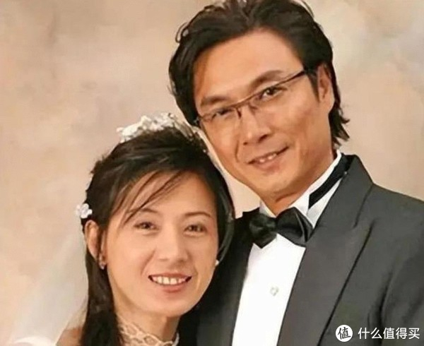 当年刘松仁看中小20岁的泰国空姐，朋友说：你不怀疑她的性别吗？