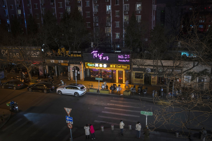 2023年1月31日，北京三里屯酒吧街腾退在即，部分酒吧已经闭门谢客。潘松刚 图