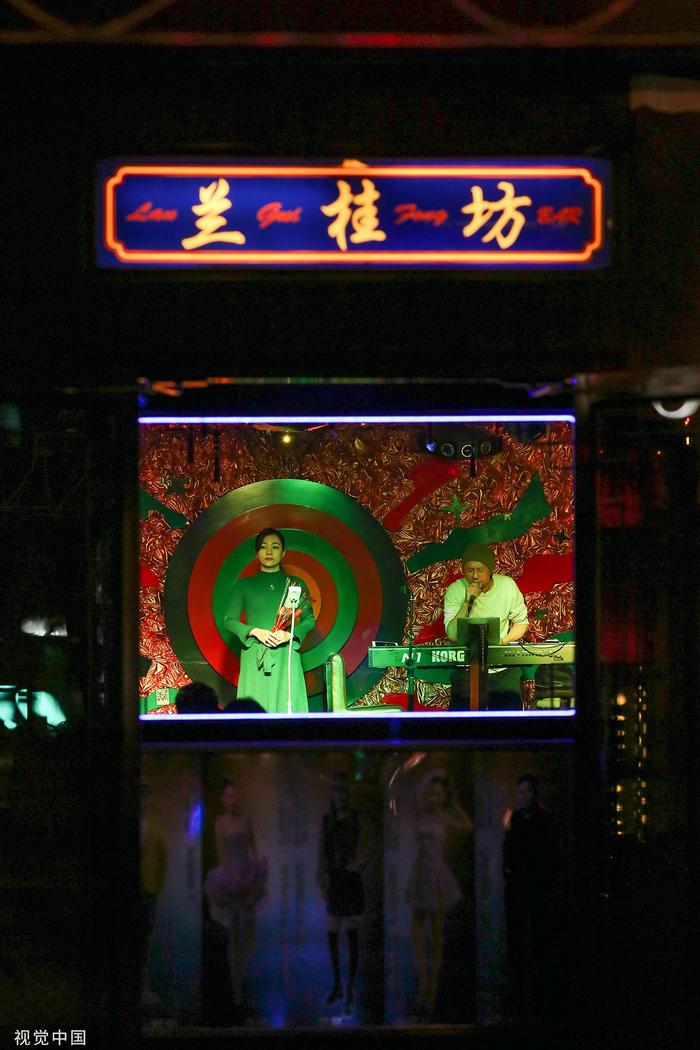 2018年11月19日，北京，三里屯，兰桂坊酒吧。