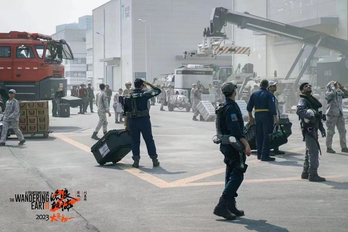 《流浪地球2》中使用外骨骼的场景。图/傲鲨智能