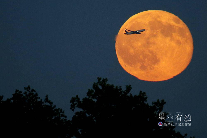 今年元宵节十五的月亮十六圆还是年度最小满月