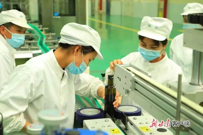 祥宇公司繁忙的加工车间。