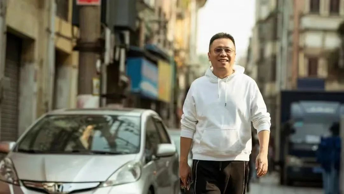 徐纪周在《狂飙》拍摄现场。受访者供图