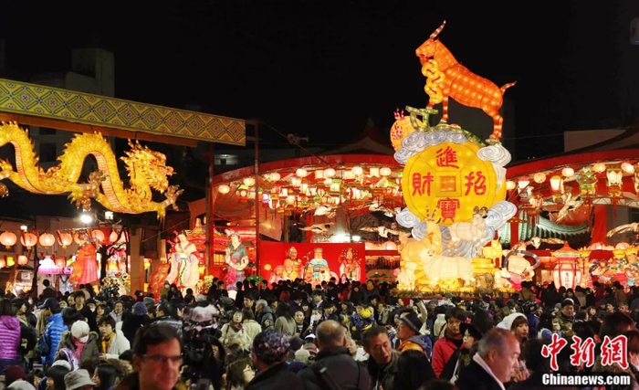 日本长崎市的“灯笼节”。视觉中国供图