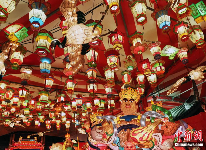日本长崎市的“灯笼节”。视觉中国供图