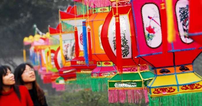 2010年，南翔古漪园灯谜会（摄影 傅国林）