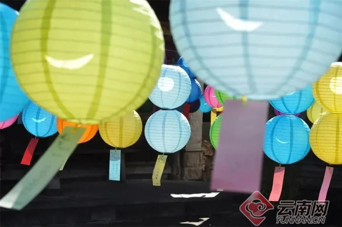 猜灯谜（腾冲和顺古镇）