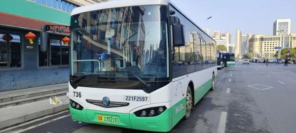 736线路增加车次。