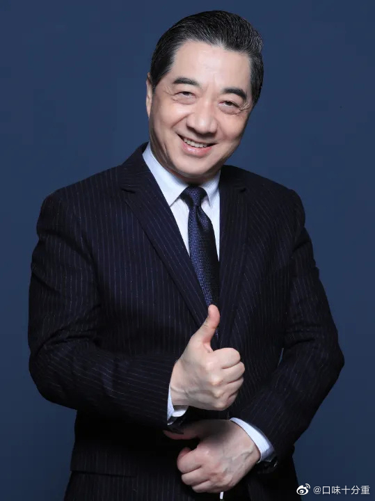 专家，张召忠说，我出过一次丑，还是在一个几百人的宴会上……