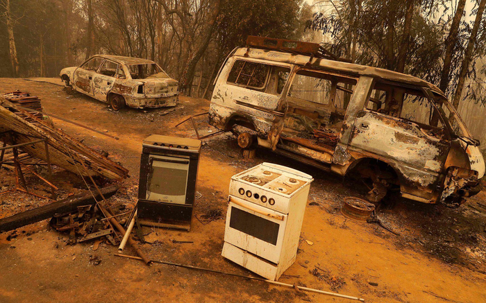 当地时间2023年2月5日，智利，Santa Juana发生火灾后被烧毁的车辆。