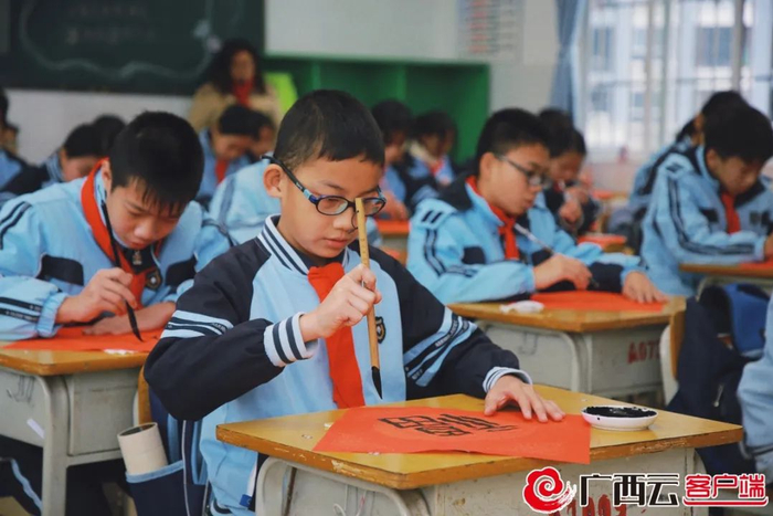 南宁市翠湖路小学学子参加“礼、数、御、射、乐、书”快乐新春嘉年华活动。 南宁市翠湖路小学供图