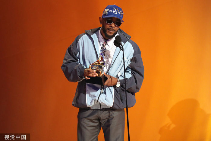 当地时间2023年2月5日，第65届格莱美颁奖现场，肯德里克·拉马尔 视觉中国 图