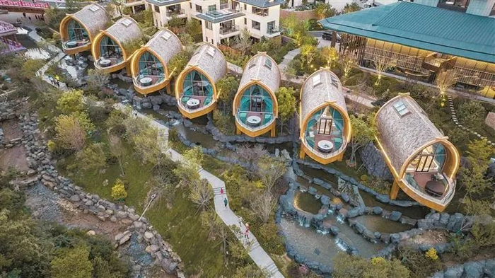 △金石滩盛唐·岚山海上日出酒店的船屋一房难求。（由受访单位提供）