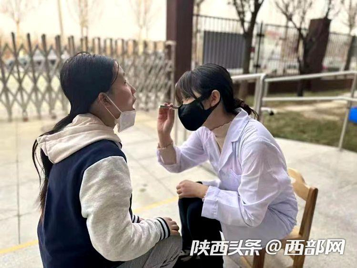 西安国际港务区陆港第八幼儿园组织开展春季开学前突发传染病应急演练。