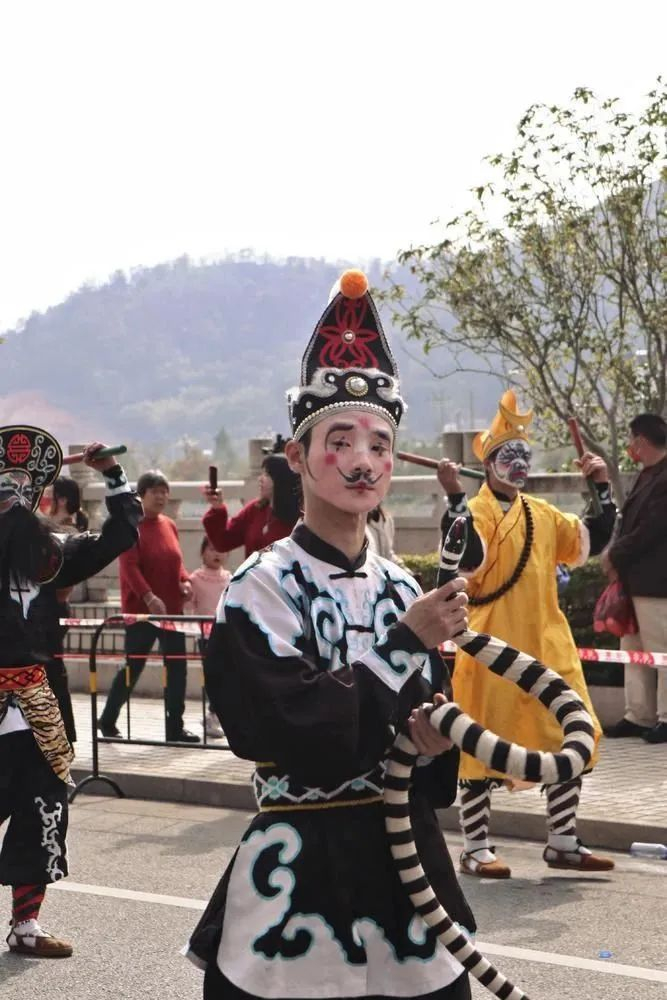 普宁泥沟英歌队中时迁的扮演者