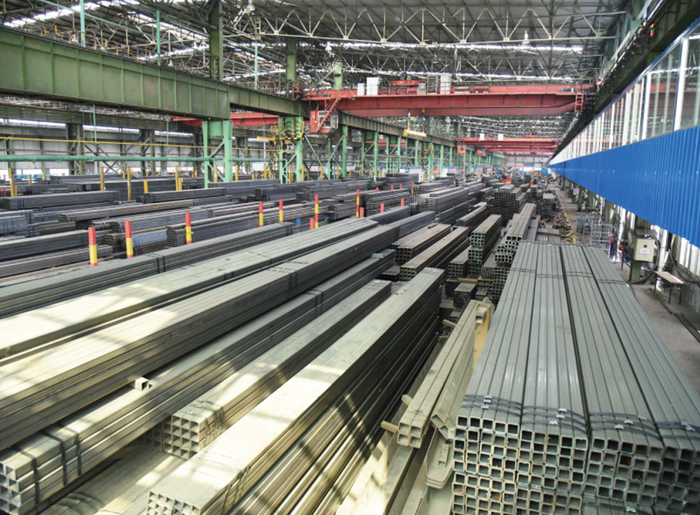 济钢冷弯型钢公司智能化高端装备制造生产车间（王凯/摄）