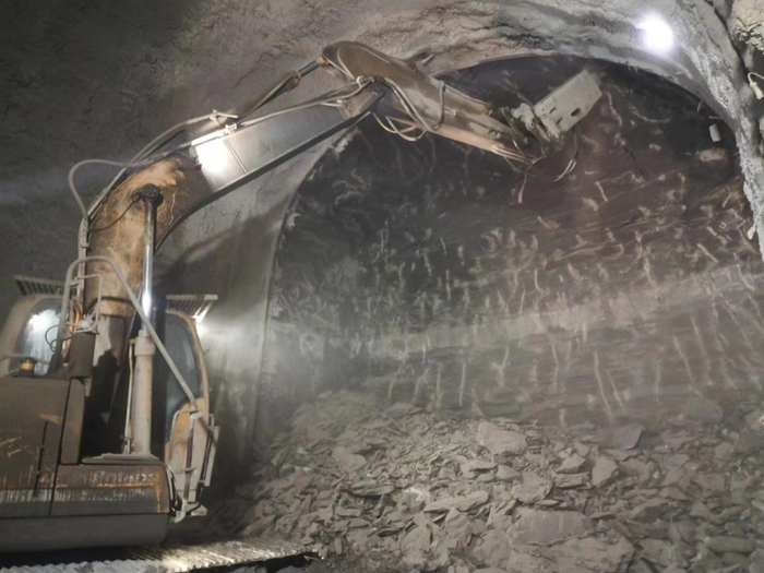 重庆轨道交通15号线一期西南政法大学站建设现场 来源：重庆住建