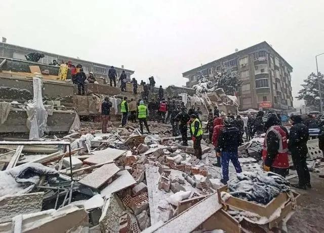 观测史上记录的最大地震是震群型：引发大海啸浪高25米，让6座死火山