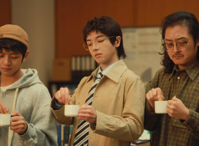 《飞行模式》MV截图。