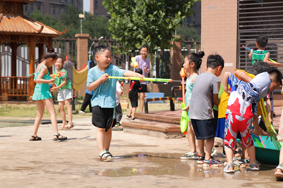     幼儿园里的清凉一夏。